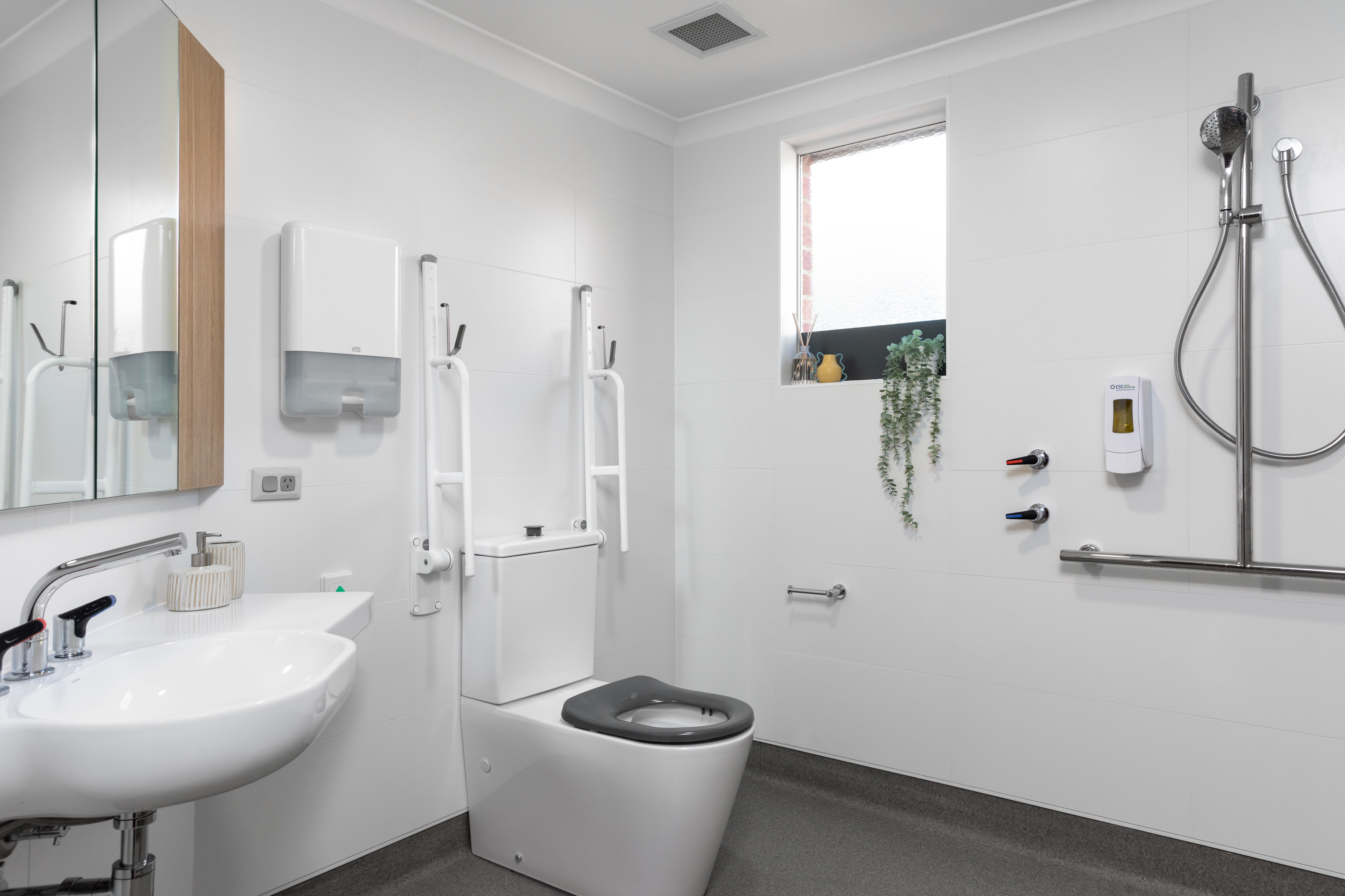 Brightwater Onslow Gardens Residential Aged Care Bathroom 1